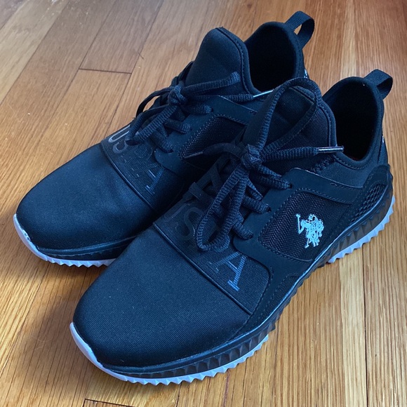 Womens 7 1/2 U.S. Polo sneakers - Picture 2 of 3